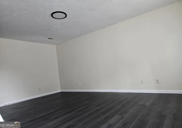 Listing Photo 4 - Condo for sale in building located at 200 Washington St, Barnesville, GA 30204