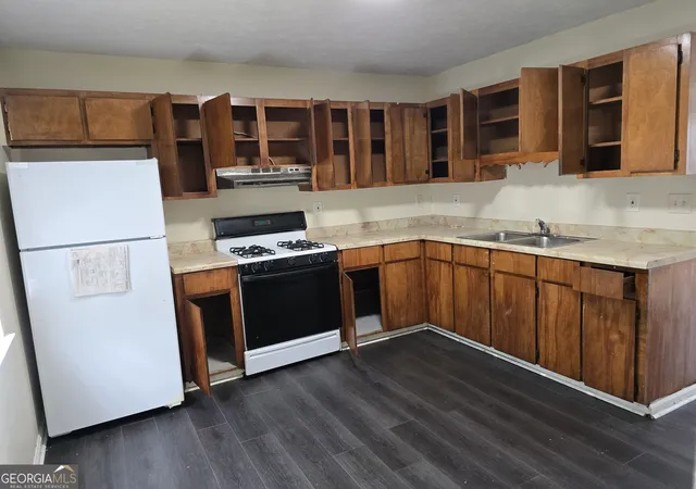 Listing Photo 5 - Condo for sale in building located at 200 Washington St, Barnesville, GA 30204