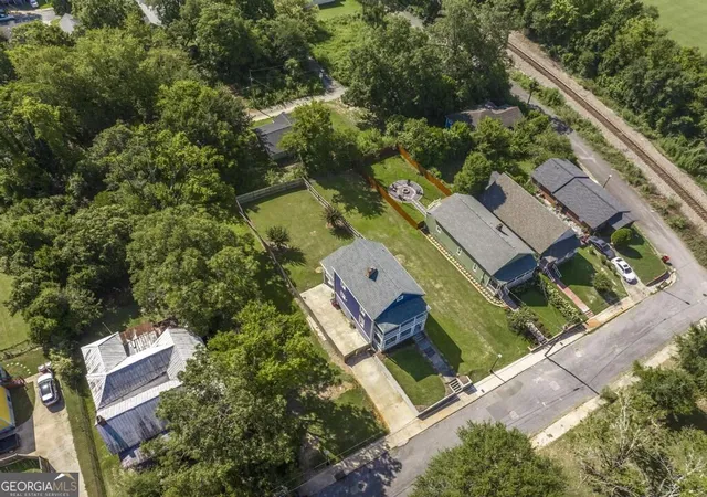 Photo 3 of Single family home for sale at 1464 Calhoun St, Macon, GA 31201 | MLS# 10830103 | Listing updated on 2026-09-03