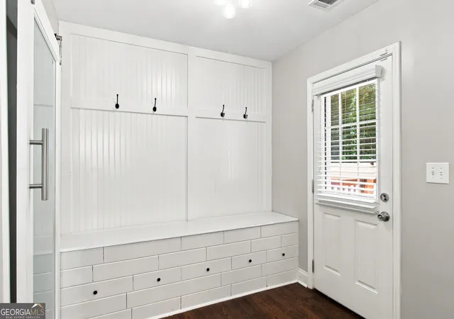 Photo 3 of Single family home for sale at 1146 Edgefield Dr Sw, Atlanta, GA 30310 | MLS# 10826232 | Listing updated on 2026-09-13