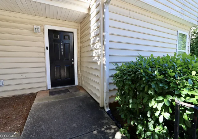 Listing Photo 4 - Condo for sale in building located at 2082 Oak Park Ln, Decatur, GA 30032