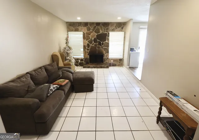 Listing Photo 5 - Condo for sale in building located at 2082 Oak Park Ln, Decatur, GA 30032
