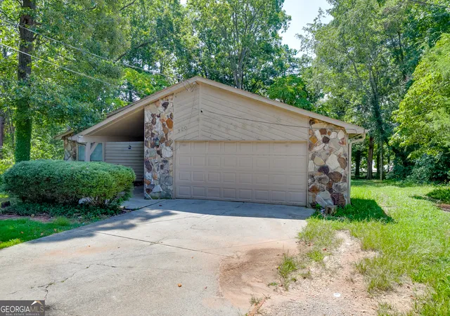 1st image of 900 Pawnee Pl, Lilburn, GA 30047 | MLS# 10818070