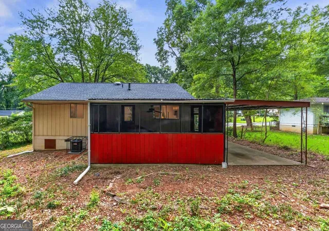 Photo 3 of Single family home for sale at 6177 Crestview Ln, Forest Park, GA 30297 | MLS# 10828507 | Listing updated on 2026-09-10