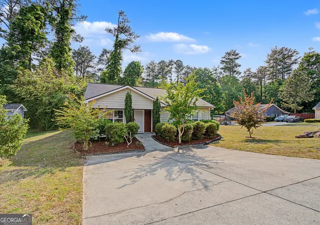 Photo 3 of Sale Pending at 90 Kerwood Ct, Austell, GA 30168 | MLS# 10730632 | Listing updated on 2026-10-09