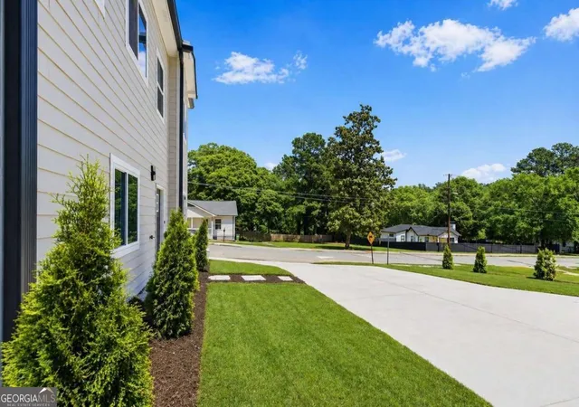 4th image of 305 Fairburn Rd Nw, Atlanta, GA 30331 | MLS# 10756850