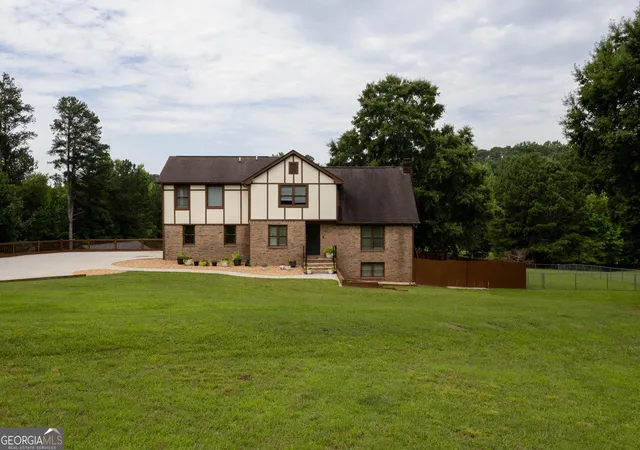 3rd image of 744 Alcovy Wy, Lawrenceville, GA 30043 | MLS# 10803669