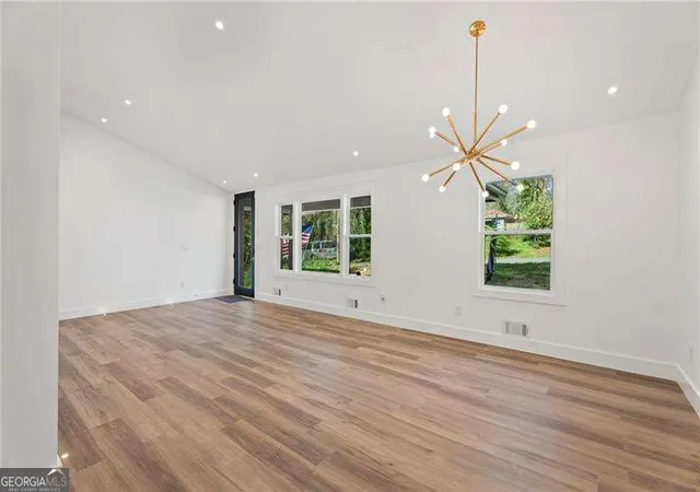 4th image of 2746 Dale Creek Dr Nw, Atlanta, GA 30318 | MLS# 10758269