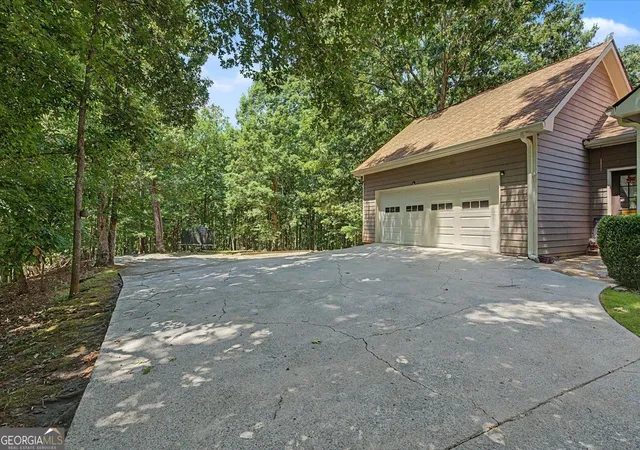 Photo 4 of Single family home for sale at 6431 Chestnut Hl Rd, Flowery Branch, GA 30542 | MLS# 10808277 | Listing updated on 2026-08-03