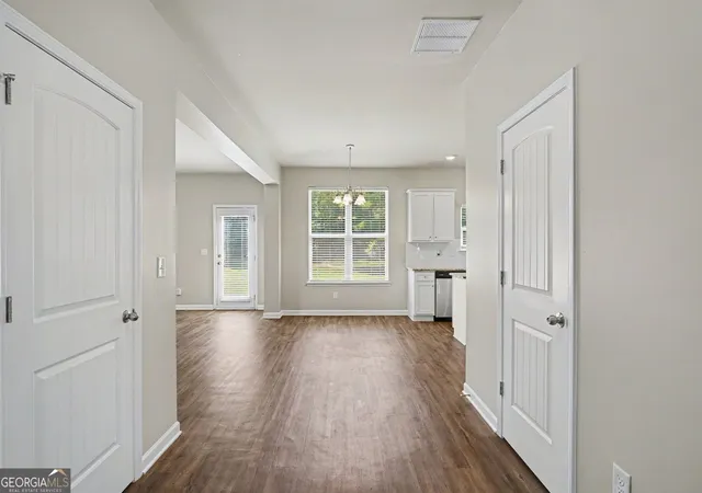 Photo 3 of Single family home for sale at 1146 E Shoreview Dr, Mcdonough, GA 30253 | MLS# 10831065 | Listing updated on 2026-09-16
