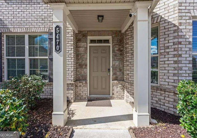 Photo 3 of Single family home for sale at 5470 Mirror Lake Dr, Cumming, GA 30028 | MLS# 10820200 | Listing updated on 2026-08-20