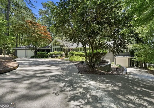 Photo 1 of Single family home for sale at 6504 Yacht Clb Rd, Flowery Branch, GA 30542 | MLS# 10787228 | Listing updated on 2026-10-04