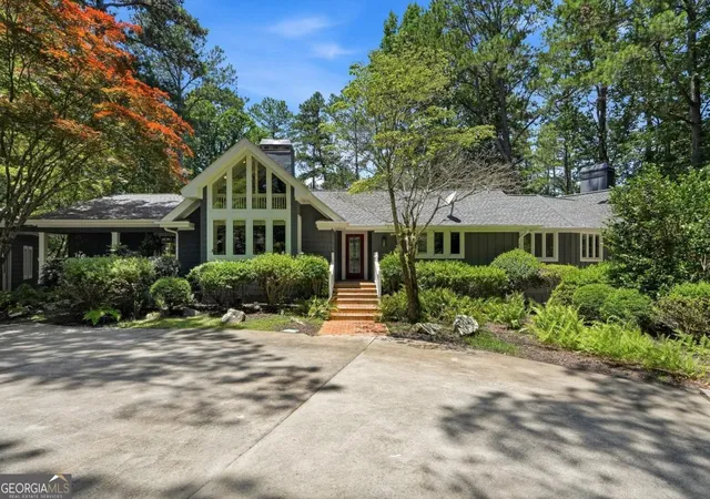 Photo 2 of Single family home for sale at 6504 Yacht Clb Rd, Flowery Branch, GA 30542 | MLS# 10787228 | Listing updated on 2026-10-04
