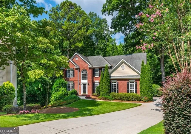 Homes for sale in Johns Creek, GA | 7000 Amberleigh Wy, Johns Creek, GA 30097 | MLS# 10803217
