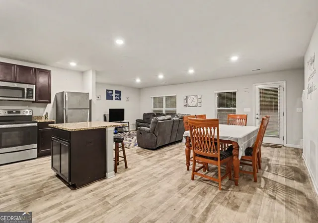 Photo 3 of Single family home for sale at 186 Brasch Park Dr, Grantville, GA 30220 | MLS# 10814081 | Listing updated on 2026-09-06