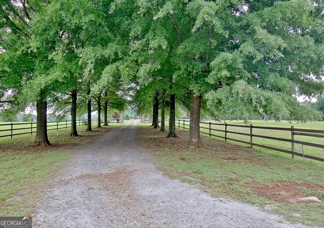 Photo 3 of Single family home for sale at 105 Bell Springs Rd, Senoia, GA 30276 | MLS# 10775033 | Listing updated on 2026-09-18