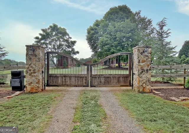 Photo 3 of Sale Pending at 105 Bell Springs Rd, Senoia, GA 30276 | MLS# 10775033 | Listing updated on 2026-09-24