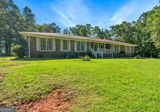 3rd image of 5023 Veterans Memorial Pkwy, Lanett, AL 36863 | MLS# 10834564