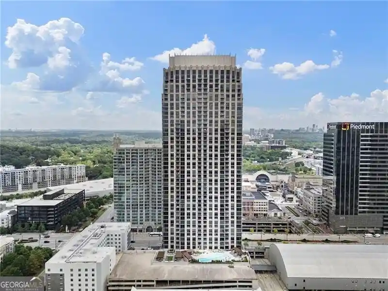 Listing Photo 2 - Condo for sale in 270 17th Sts NW located at 270 17th Sts NW, Atlanta, GA 30363 - Unit #3604