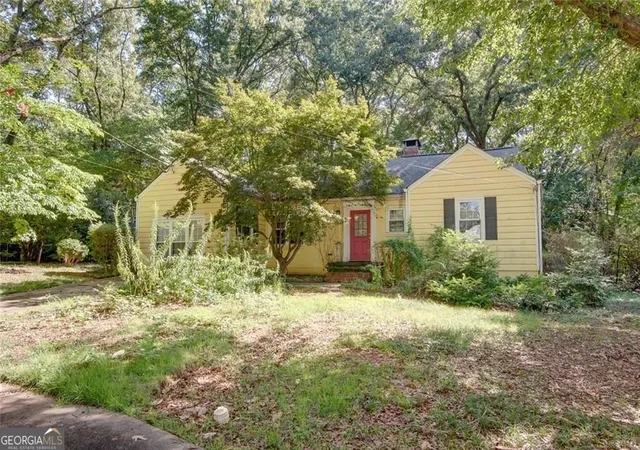 Photo 2 of Single family home for sale at 453 N Pineview Ct, Decatur, GA 30030 | MLS# 10810561 | Listing updated on 2026-10-26
