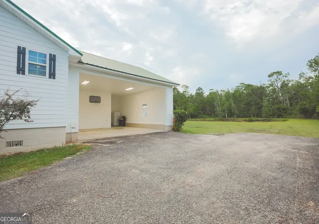 Photo 4 of Sale Pending at 1325 Joe Knox Bridge Rd, Nahunta, GA 31553 | MLS# 10827613 | Listing updated on 2026-08-26