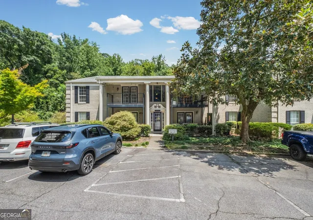Listing Photo 4 - Condo for sale in building located at 3613 Essex Ave, Atlanta, GA 30339 - Unit #60