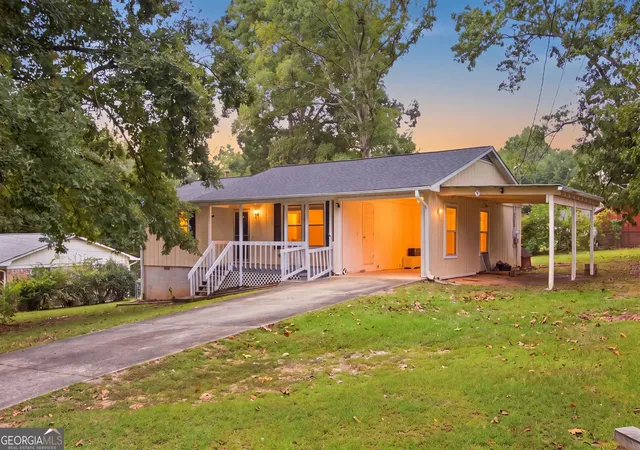 Photo 1 of Single family home for sale at 404 Stancil Dr, Toccoa, GA 30577 | MLS# 10854386 | Listing updated on 2026-10-26