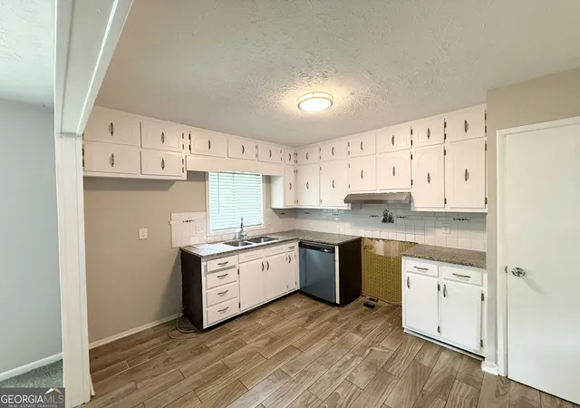 Photo 4 of Sale Pending at 4392 Cedar Ridge Trl, Stone Mountain, GA 30083 | MLS# 10830027 | Listing updated on 2026-08-28
