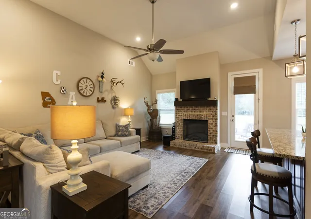 Photo 3 of Single family home for sale at 301 Savannah Dr, Mansfield, GA 30055 | MLS# 10827379 | Listing updated on 2026-08-31