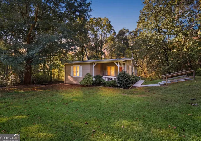 Photo 1 of Sale Pending at 520 Easy St, Toccoa, GA 30577 | MLS# 10875481 | Listing updated on 2026-10-28