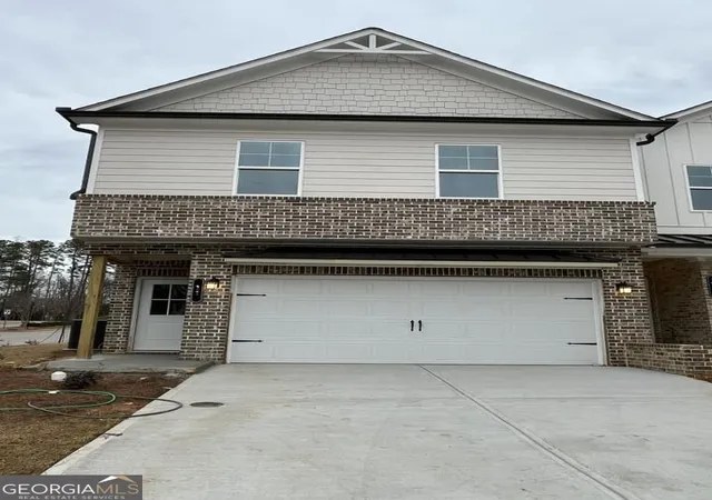 Photo 3 of Townhouse for sale at 11 Creekside Commons Dr, Hoschton, GA 30548 | MLS# 10481171 | Listing updated on 2026-09-13