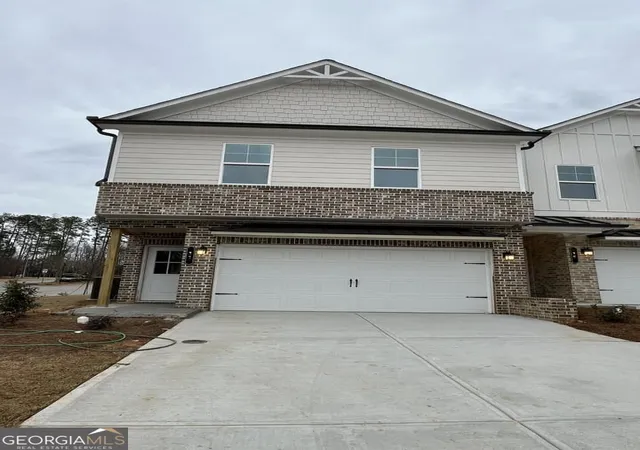 Photo 4 of Townhouse for sale at 11 Creekside Commons Dr, Hoschton, GA 30548 | MLS# 10481171 | Listing updated on 2026-09-13