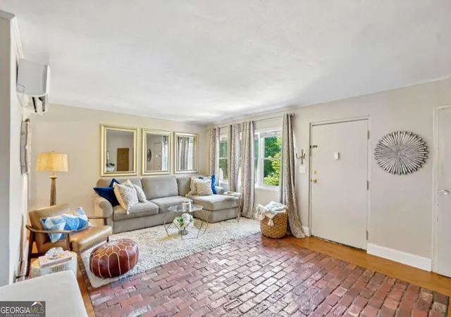 Photo 3 of Condo for sale at 284 Lakemoore Dr Ne #B, Atlanta, GA 30342 | MLS# 10738219 | Listing updated on 2026-09-23
