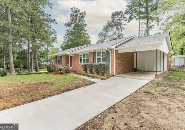 Photo 3 of Sale Pending at 2839 Riverview Rd, Macon, GA 31204 | MLS# 10826710 | Listing updated on 2026-08-22