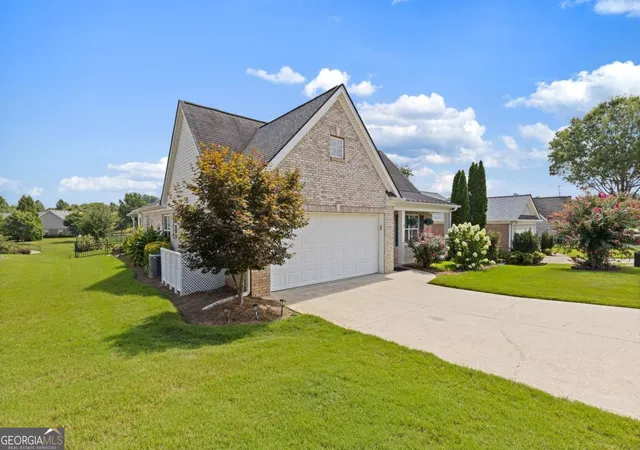 Photo 3 of Single family home for sale at 112 Clubhouse Dr, Jefferson, GA 30549 | MLS# 10821542 | Listing updated on 2026-10-08