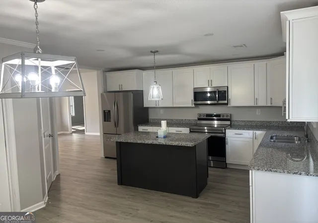 Photo 3 of Single family home for sale at 1609 Flat Shoals Rd Ne, Milledgeville, GA 31061 | MLS# 10800822 | Listing updated on 2026-09-10
