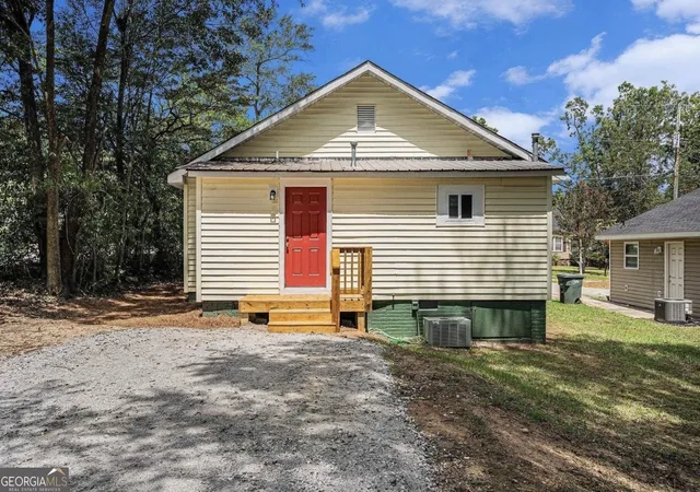 Homes for sale in Griffin, GA | 930 Ne W Broad Street, Griffin, GA 30223 | MLS# 10803488