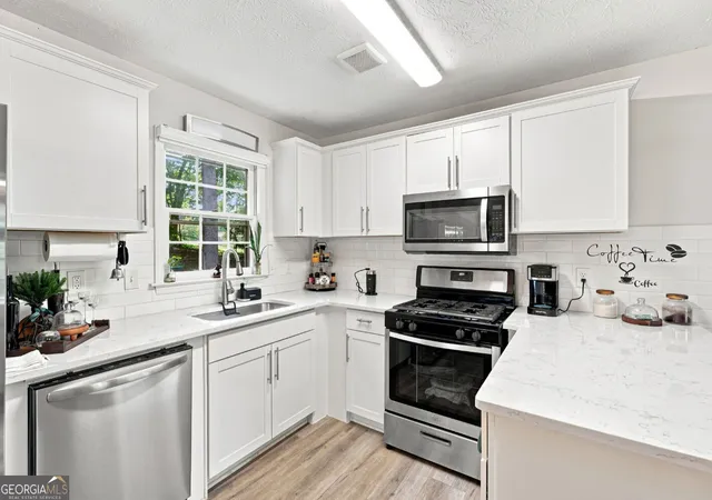 Photo 4 of Single family home for sale at 137 Landing Ln, Powder Springs, GA 30127 | MLS# 10818162 | Listing updated on 2026-09-25