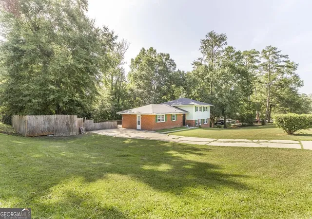 Photo 2 of Single family home for sale at 4404 Fairfax Dr, Macon, GA 31206 | MLS# 10828135 | Listing updated on 2026-08-19