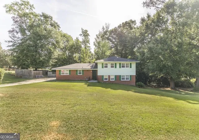 Photo 3 of Single family home for sale at 4404 Fairfax Dr, Macon, GA 31206 | MLS# 10828135 | Listing updated on 2026-08-19