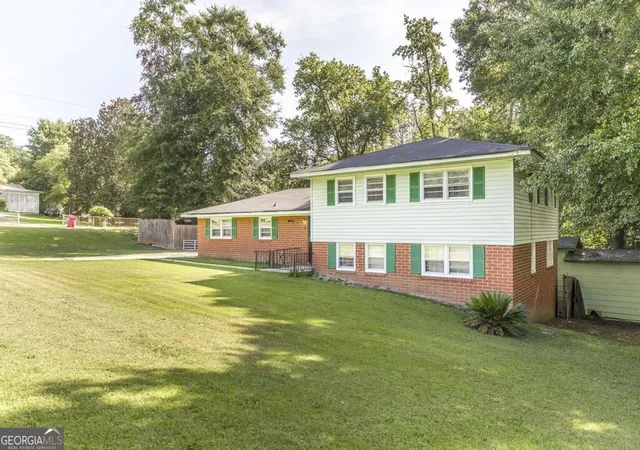 Photo 3 of Single family home for sale at 4404 Fairfax Dr, Macon, GA 31206 | MLS# 10828135 | Listing updated on 2026-10-02