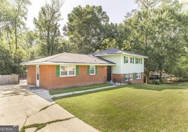 Photo 4 of Single family home for sale at 4404 Fairfax Dr, Macon, GA 31206 | MLS# 10828135 | Listing updated on 2026-10-02