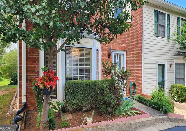 2nd image of 284 Shaded Oaks Ln Se, Marietta, GA 30067 | MLS# 10806443