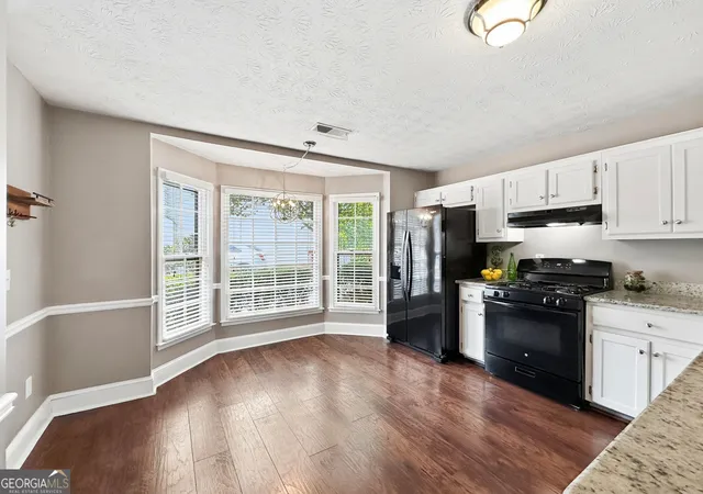 Photo 3 of Condo for sale at 284 Shaded Oaks Ln Se, Marietta, GA 30067 | MLS# 10806443 | Listing updated on 2026-09-12