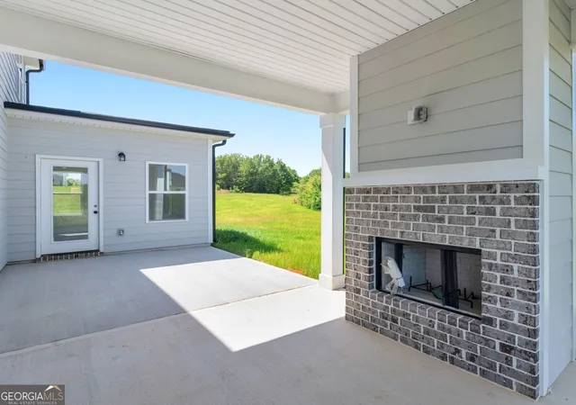 Photo 3 of Sale Pending at 1215 White Oak Way, Griffin, GA 30224 | MLS# 10428356 | Listing updated on 2025-12-05