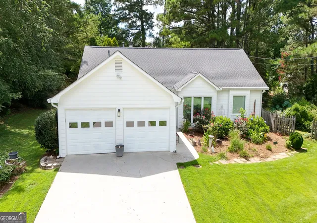 Photo 3 of Single family home for sale at 1215 Brookton Dr, Dacula, GA 30019 | MLS# 10818874 | Listing updated on 2026-10-02