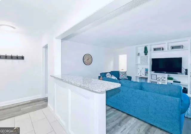 2nd image of 300 Peachtree St Ne #10O, Atlanta, GA 30308 | MLS# 10804402