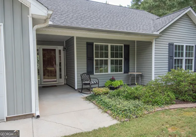 Photo 4 of Sale Pending at 1106 Corinth Rd, Newnan, GA 30263 | MLS# 10821994 | Listing updated on 2026-08-20
