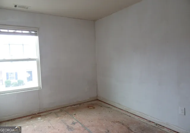 Photo 3 of Sale Pending at 4038 Braxton Pl SW, Atlanta, GA 30331 | MLS# 10795794 | Listing updated on 2026-08-08