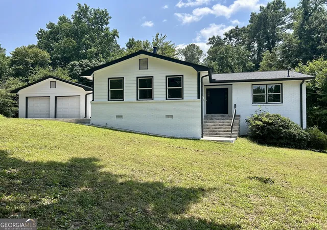 3rd image of 1620 Colonial South Dr Sw, Conyers, GA 30094 | MLS# 10816886